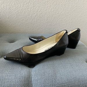 Anne Klein black leather wedge pump size 8.5